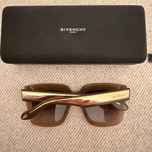 Givenchy sunglasses in beauty mauve color with rose gold details